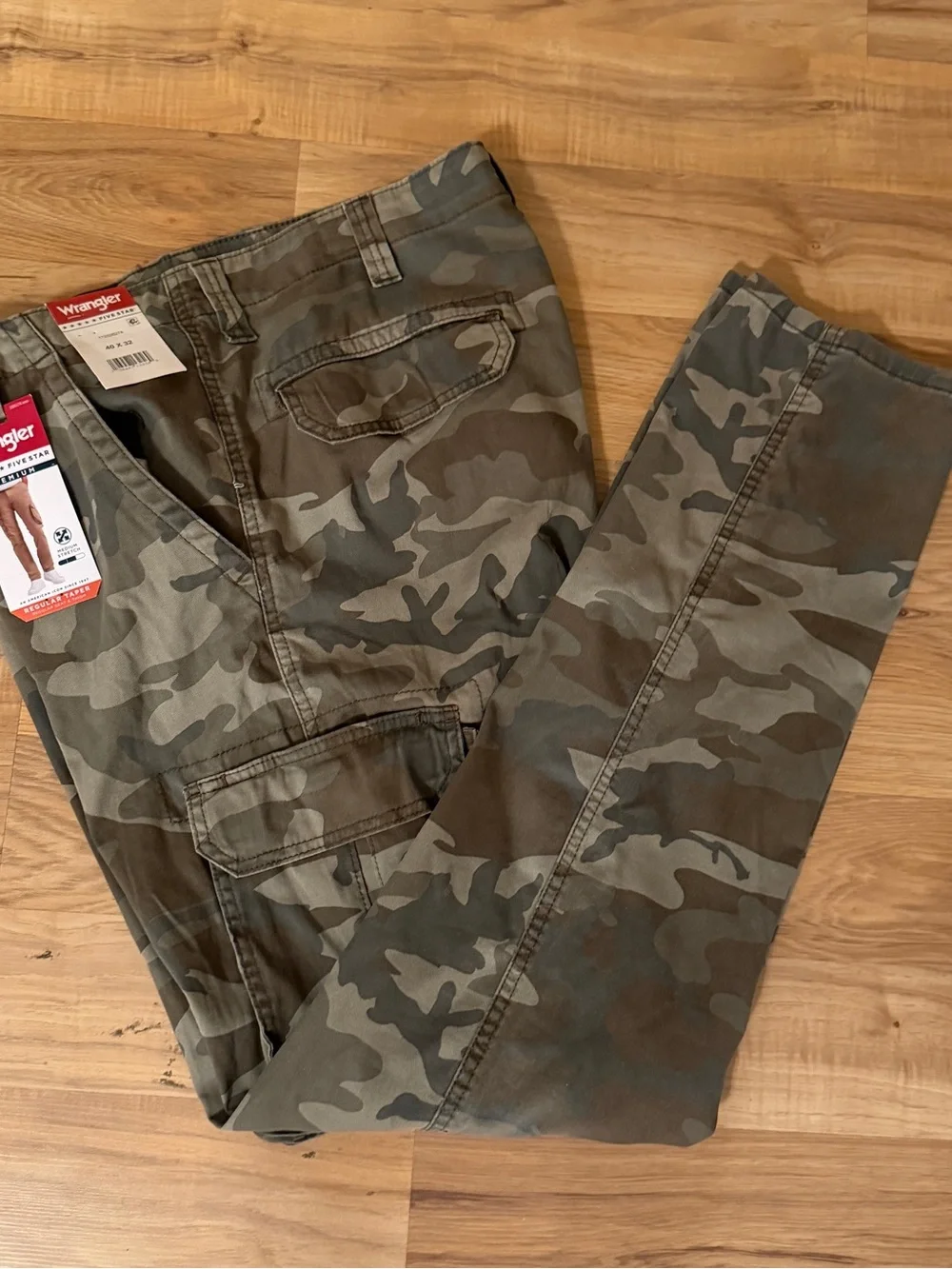 Wrangler Men's Cargo Pants Size 40x32 Camo Medium Stretch Taper Leg Regular Fit